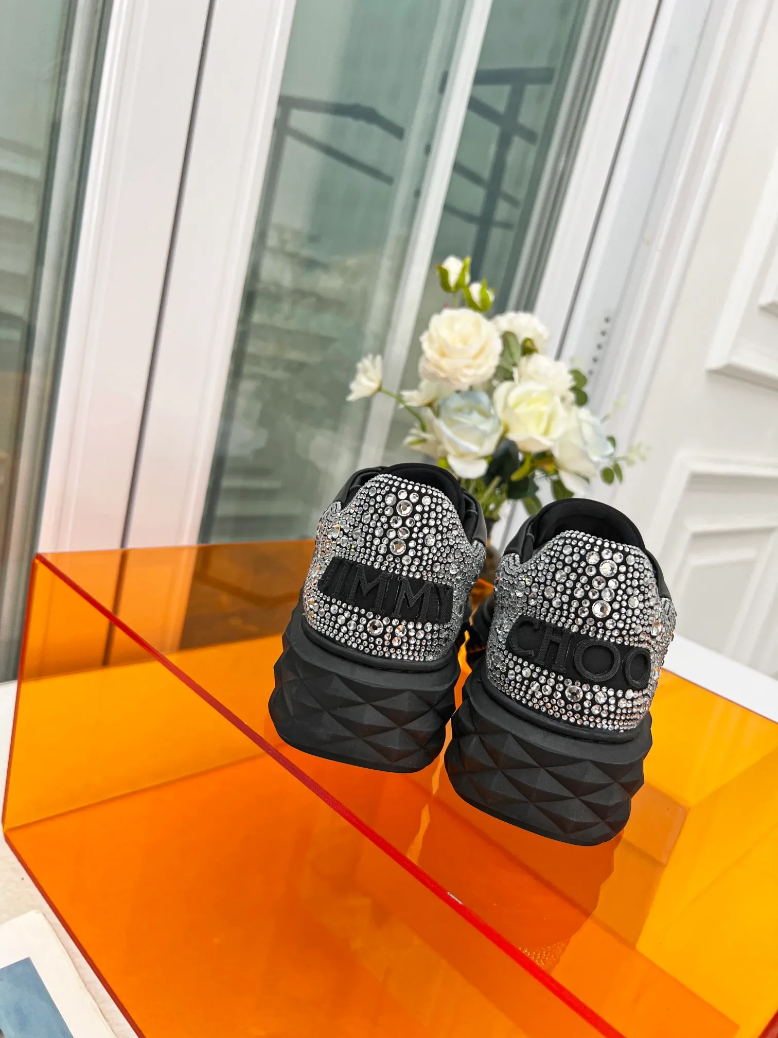 👟👟Ex-factory price 640👟👟 (hot tail diamond) Jimmy choo Jimmy Choo 2024 spring and summer Jc new Diamond New sneaker series 🔥The upper is made of original customized cowhide leather spliced with breathable Lycra embellished with Swarovski crystal diamonds to enjoy the brand's luxury and trend 💥The soles are made of brand elements to resist diamond multi-faceted cutting and have a full three-dimensional feel 🎵The soles are gradually thinner and thicker, and the design makes them more comfortable without any visual pressure 🌹A Diamond sneaker that is fashionable, comfortable, versatile and luxurious is worth owning🧚‍♀️ Fabric: Original imported top layer 🐂 cowhide Lining: Original Lycra breathable lining Feet: Original injection molded 🐑 Sheepskin Outsole: Original glass glue combined sole Size: 34-41 (customized size 34.41 is non-refundable)